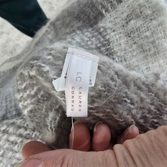 Lauren Conrad Gray Scarve Long Thick Warm Winter One Size - Picture 5 of 6